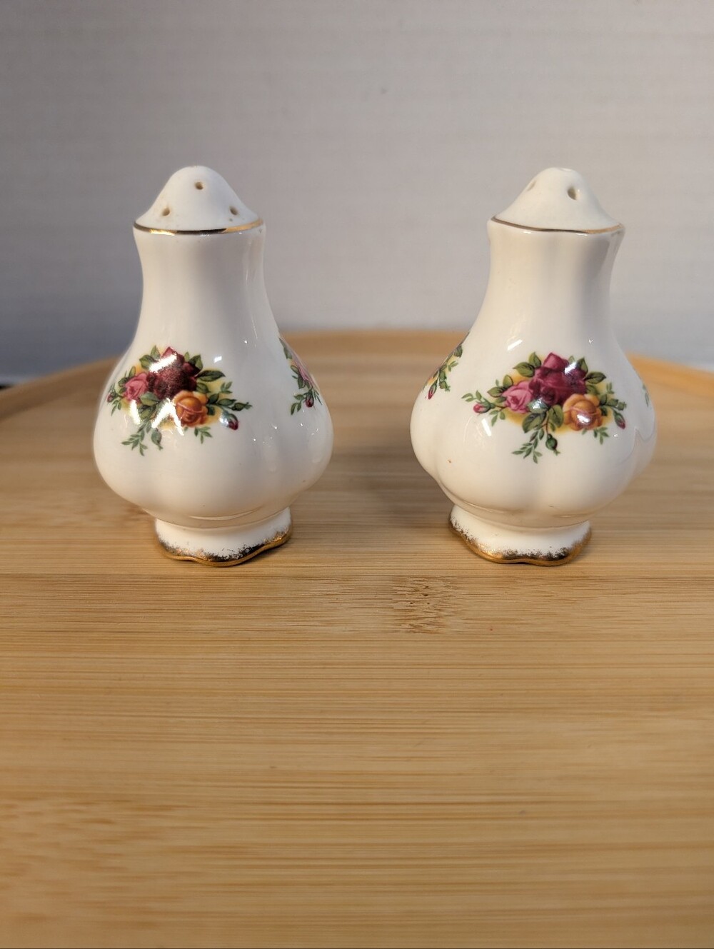 Royal Albert Old Country Roses Salt & Pepper Set Of 2 Pair